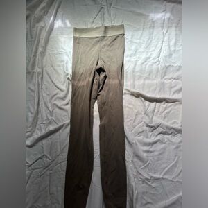 Essentials Women’s Leggings